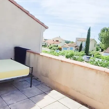 Avec Piscine Et Terrasse Au Calme Vila