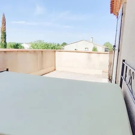 Avec Piscine Et Terrasse Au Calme Vila
